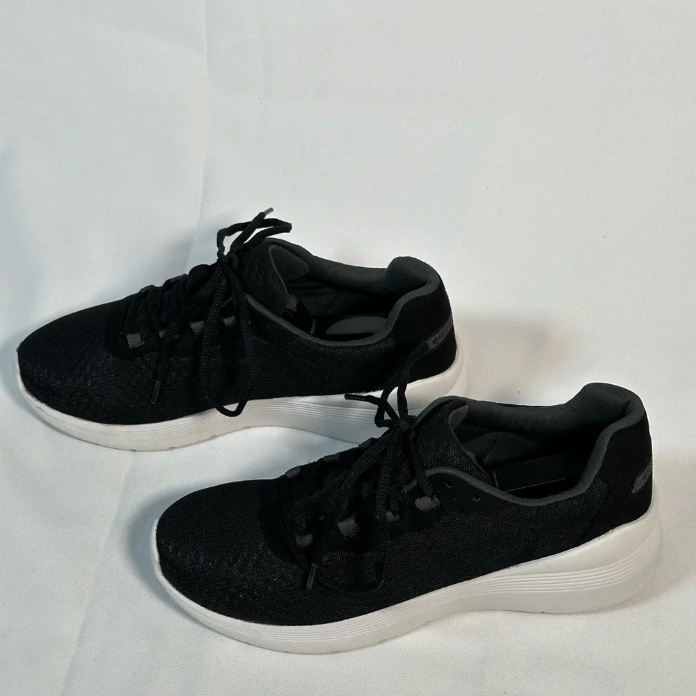 Easy Spirit Women's Black and White Running Shoes Size 6